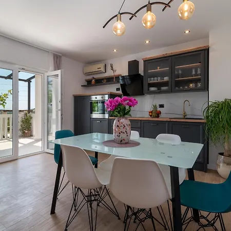 Dobrila Groundfloor Ii Apartment *
