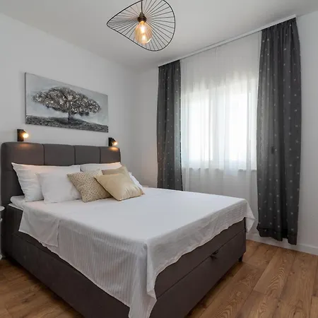 Dobrila Groundfloor Ii Apartment *