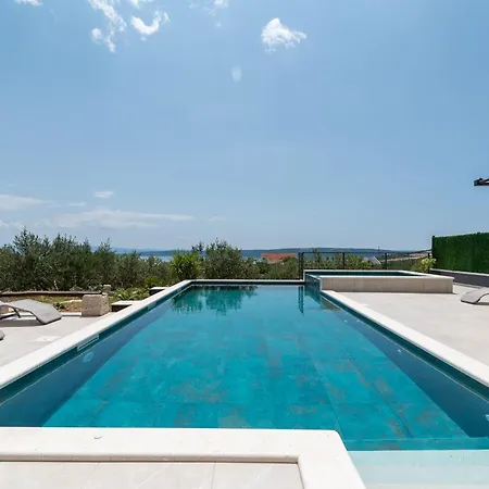 Dobrila Groundfloor Ii Apartment *