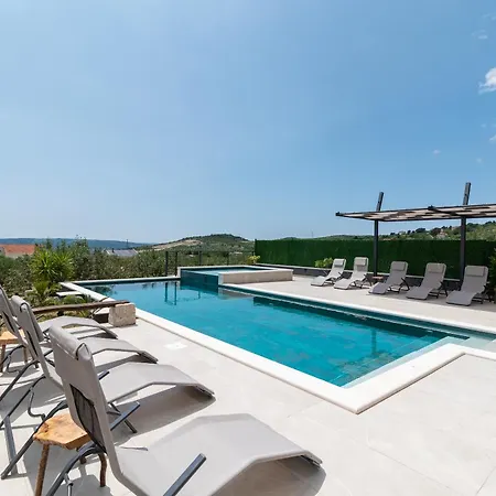 Apartment Dobrila Groundfloor Ii Kaštel Novi